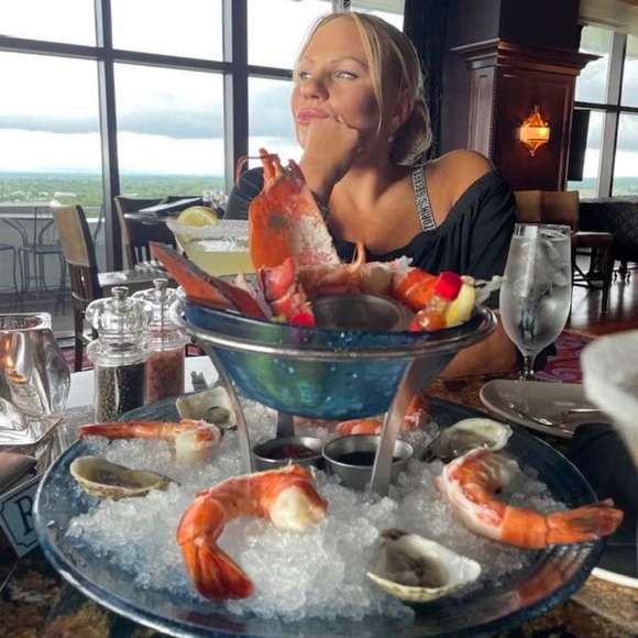 Hiiii…Welcome to my closet!!!! - Picture 6 of 16